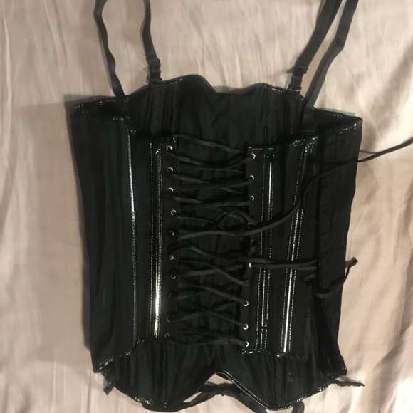 Corset - Picture 2 of 3